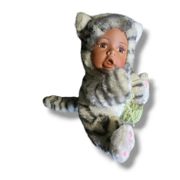 Cuddle Kids Geppeddo Doll Kristi Kitty Porcelain Face Plush Cat Striped Blue Eye - Picture 2 of 7